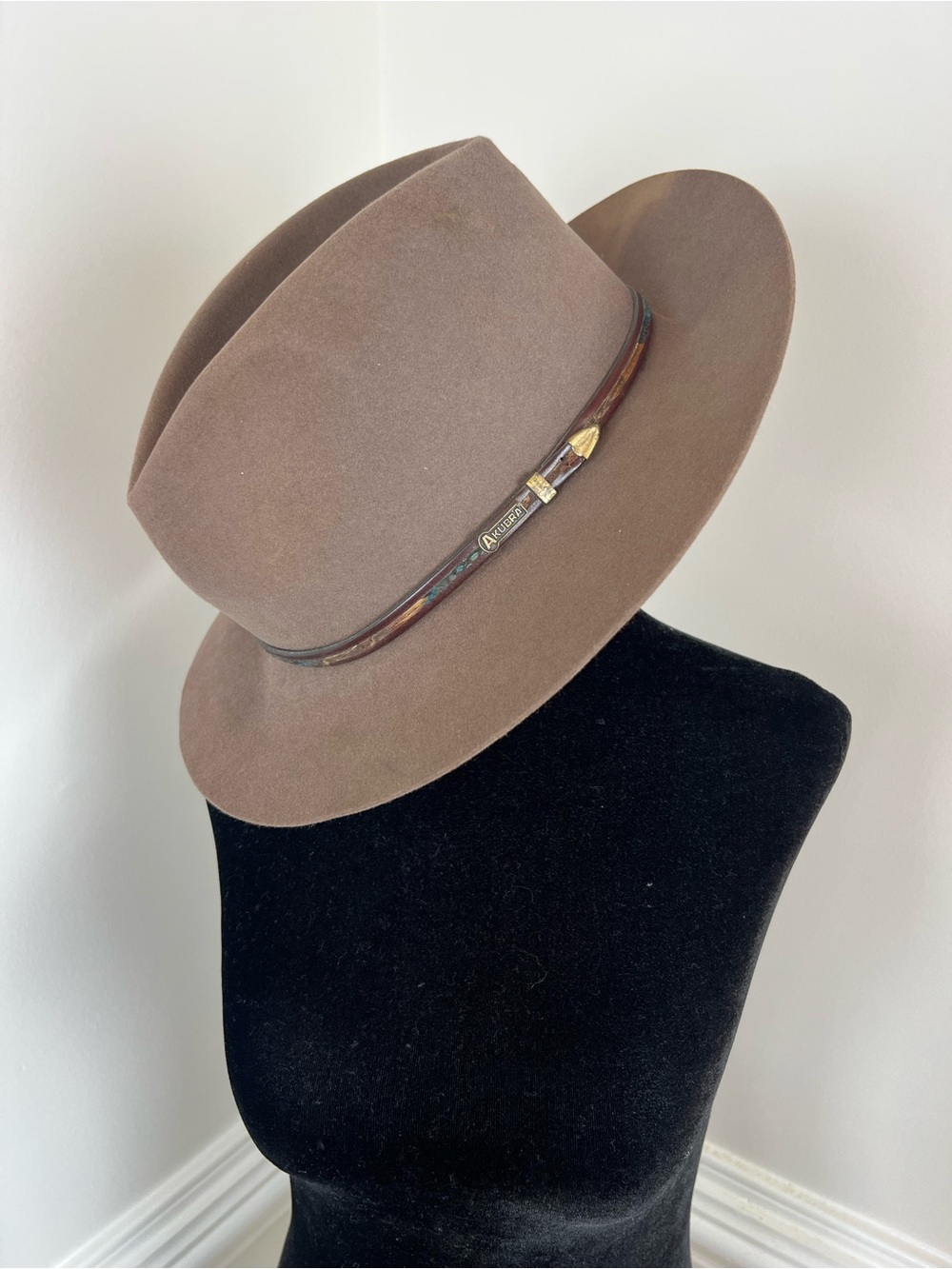 Akubra Leisure Time Pure Fur Felt Hat Regency Fawn Unisex Size 59
